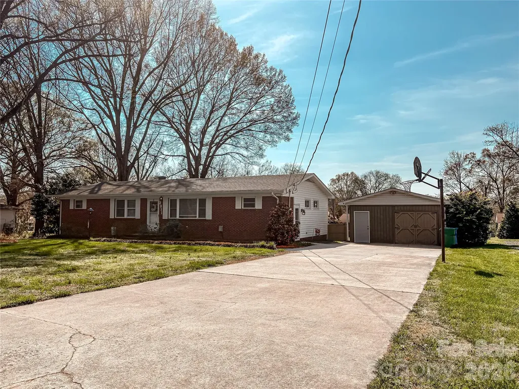 2011 Mountain Creek Road Albemarle NC 28001