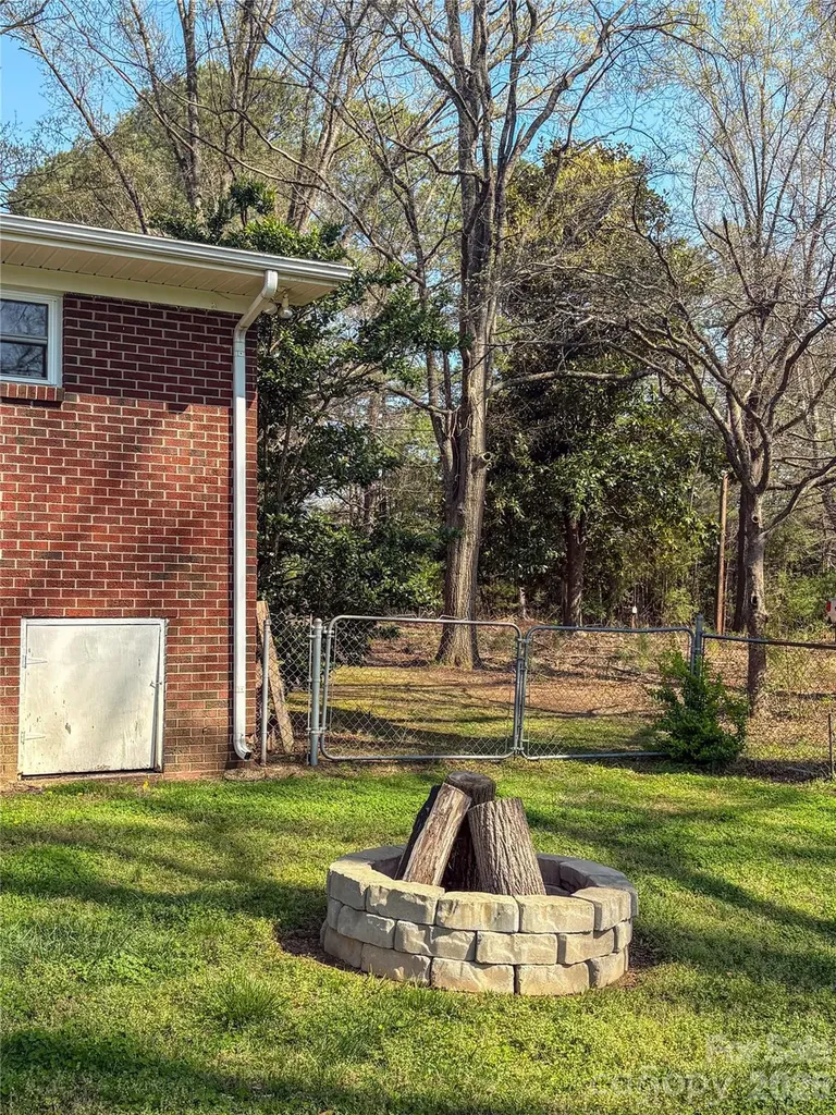 2011 Mountain Creek Road Albemarle NC 28001