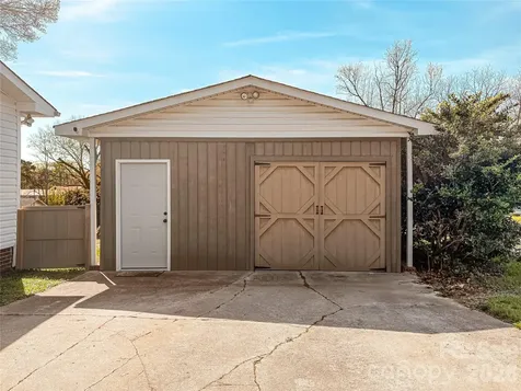 2011 Mountain Creek Road Albemarle NC 28001