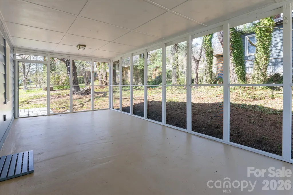 215 Browning Avenue Hendersonville NC 28791