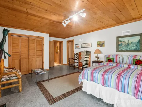 780 Rixhaven Drive Saluda NC 28773