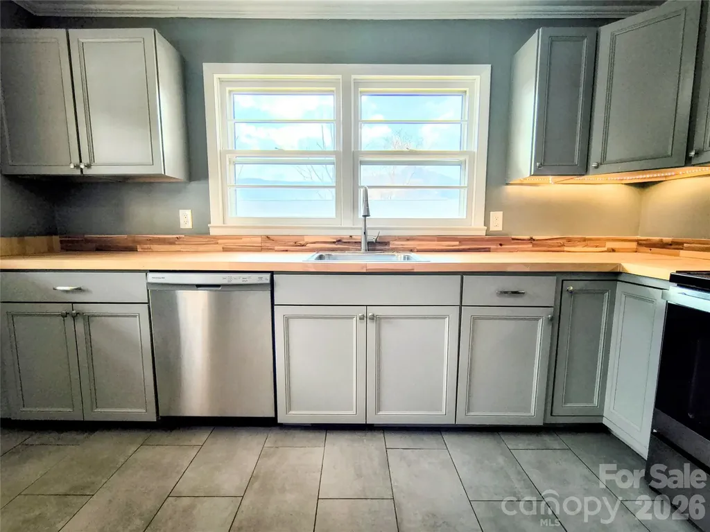 143 Tabernacle Road Black Mountain NC 28711