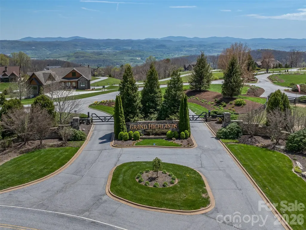 487 Grand Highland Drive Hendersonville NC 28792