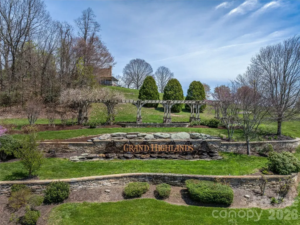 487 Grand Highland Drive Hendersonville NC 28792