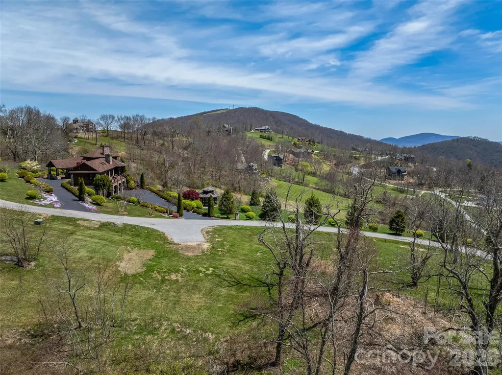 487 Grand Highland Drive Hendersonville NC 28792