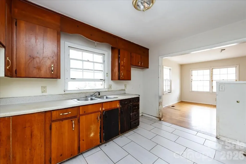 1628 Eastway Drive Charlotte NC 28205