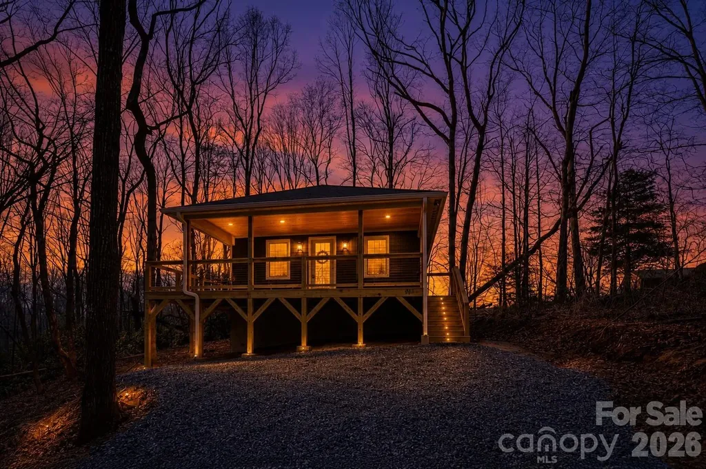137 E Arbutus Trail Hendersonville NC 28792