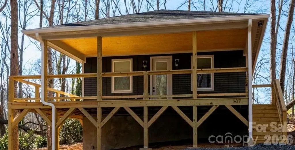 137 E Arbutus Trail Hendersonville NC 28792