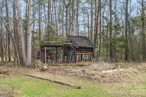 1122 Pine Knot Court Clover SC 29710