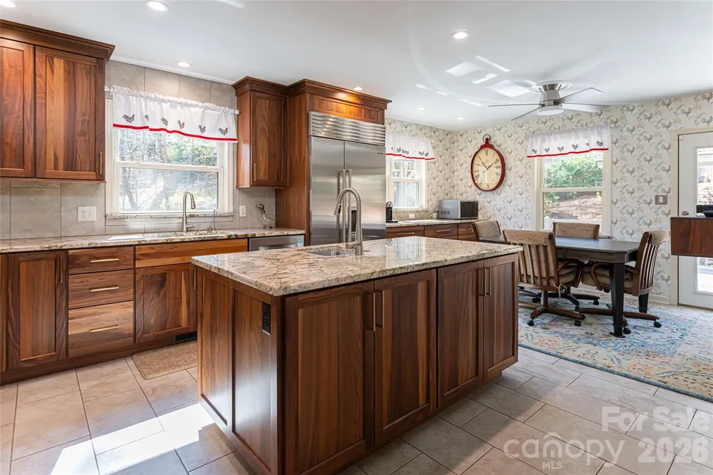106 Oak Hollow Court Asheville NC 28805