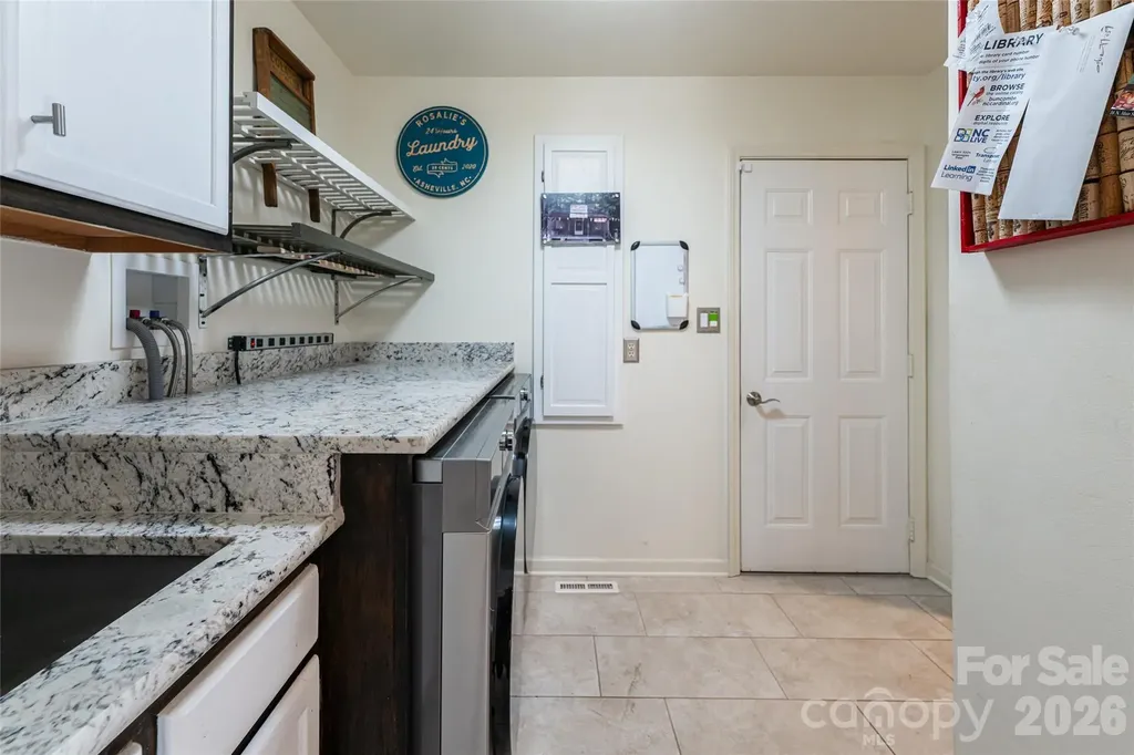 106 Oak Hollow Court Asheville NC 28805