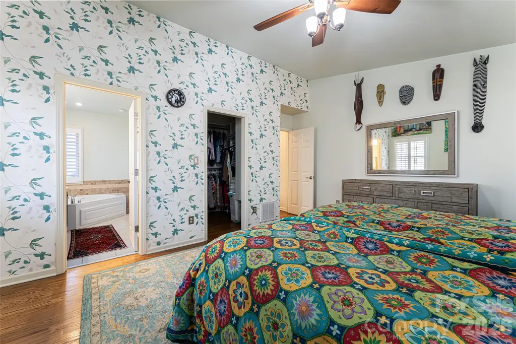 106 Oak Hollow Court Asheville NC 28805