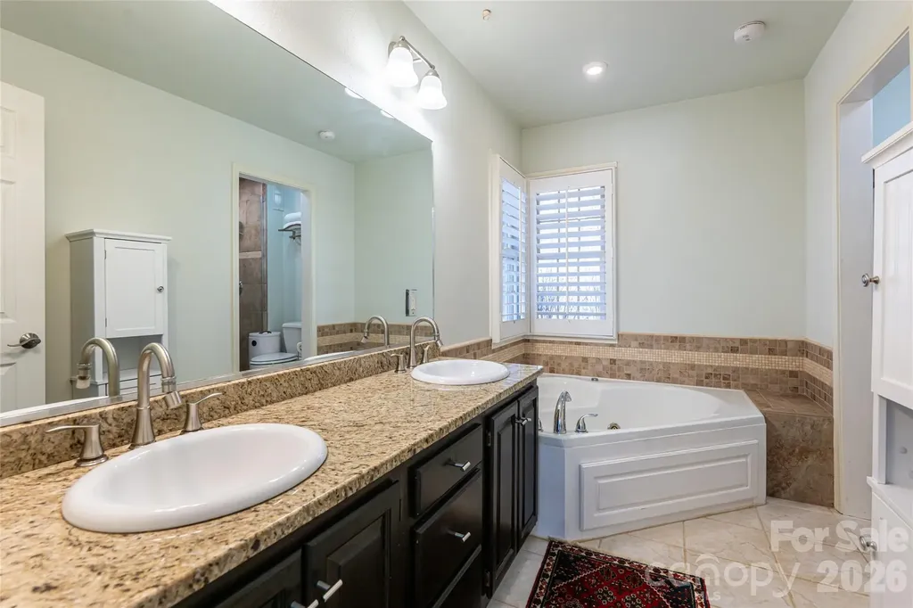 106 Oak Hollow Court Asheville NC 28805
