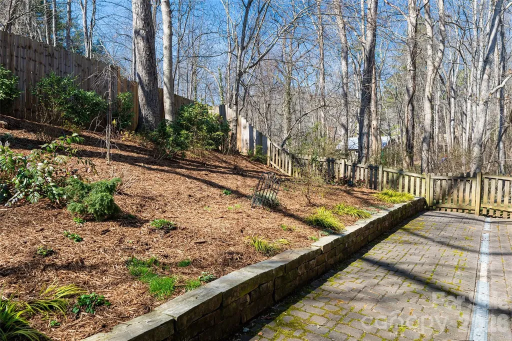 106 Oak Hollow Court Asheville NC 28805