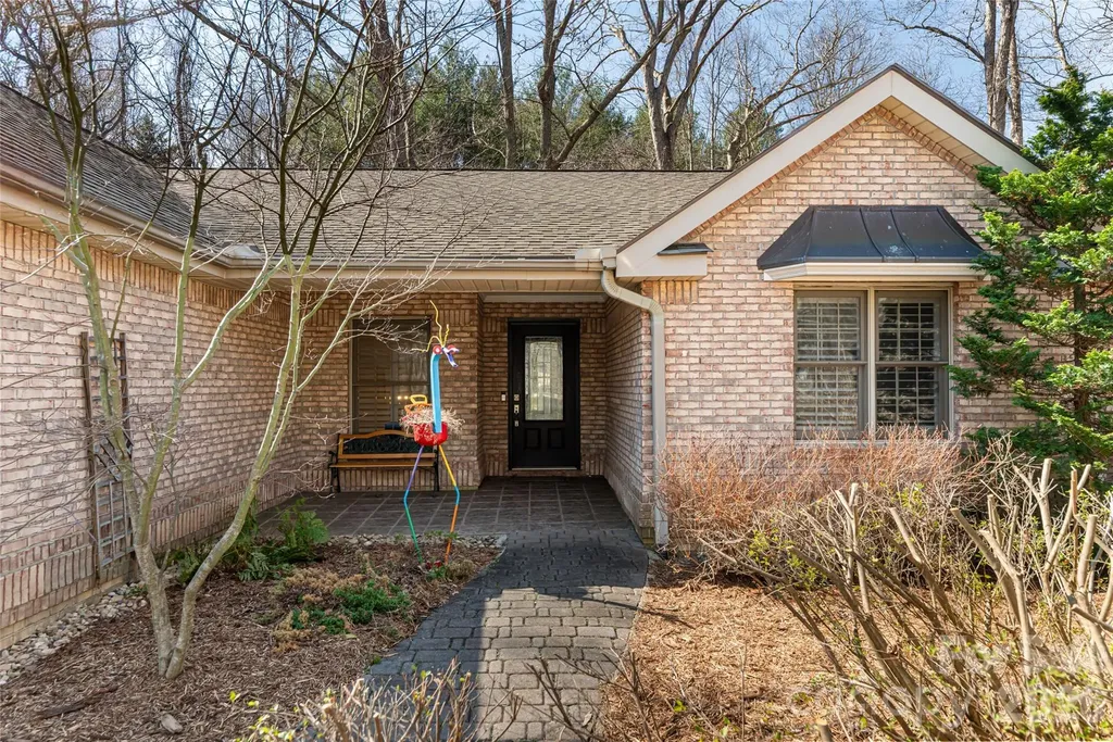 106 Oak Hollow Court Asheville NC 28805