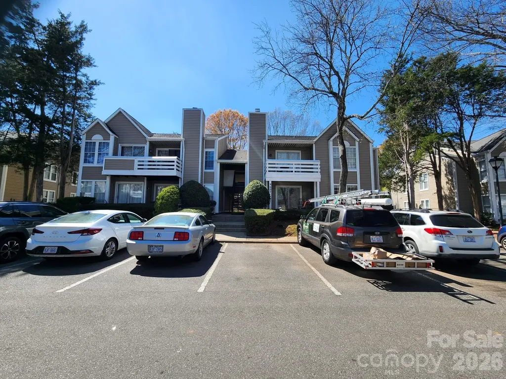 9607-G Vinca Circle Charlotte NC 28213