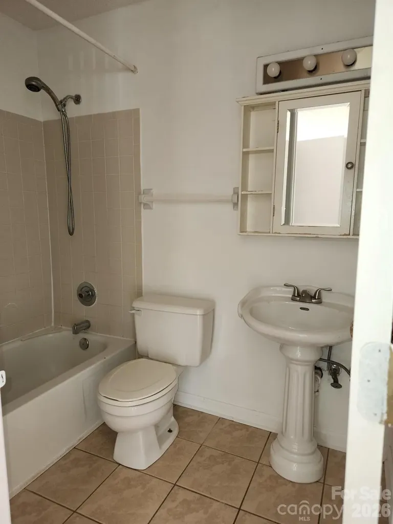 9607-G Vinca Circle Charlotte NC 28213