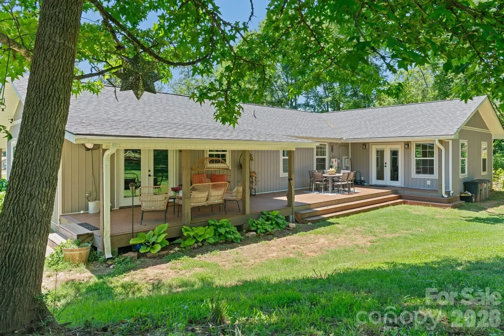 527 Floyd Blackwell Road Tryon NC 28782