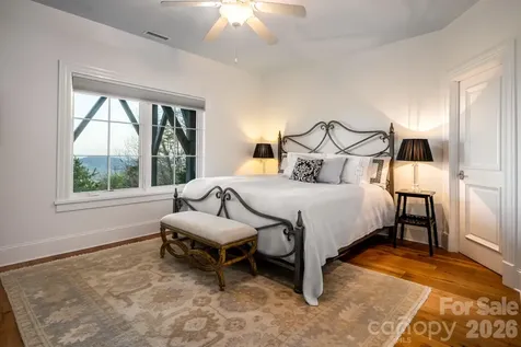 89 N Snow Ridge Drive Hendersonville NC 28792