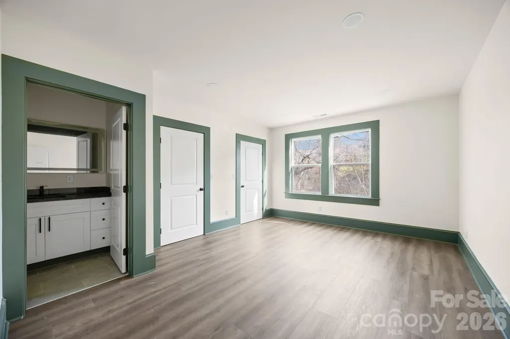 63 Elizabeth Place Asheville NC 28801