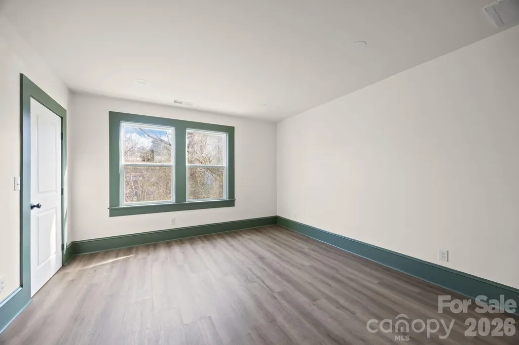 63 Elizabeth Place Asheville NC 28801