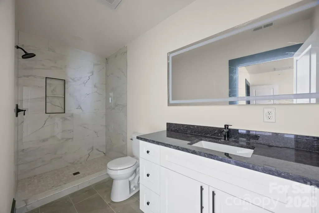 63 Elizabeth Place Asheville NC 28801