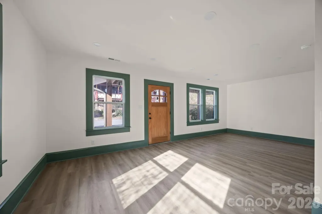 63 Elizabeth Place Asheville NC 28801