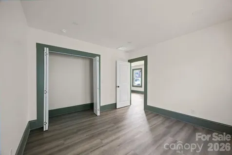 63 Elizabeth Place Asheville NC 28801