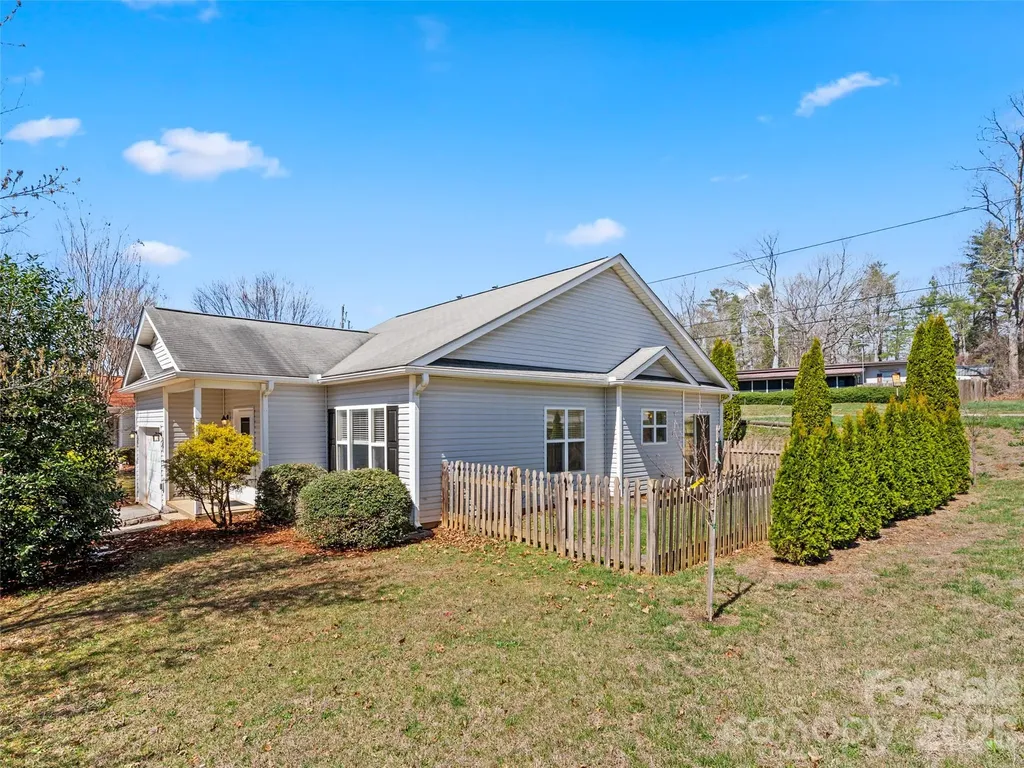 15 Scottish Circle Asheville NC 28803