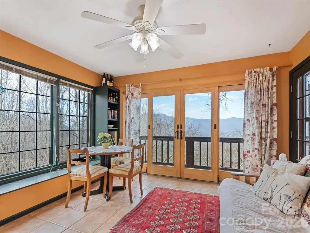 415 Treetop Lane Waynesville NC 28785