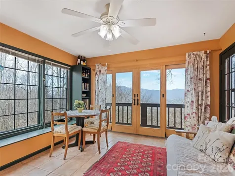 415 Treetop Lane Waynesville NC 28785