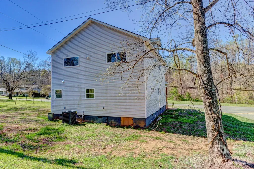 902 N Mountain Street Cherryville NC 28021