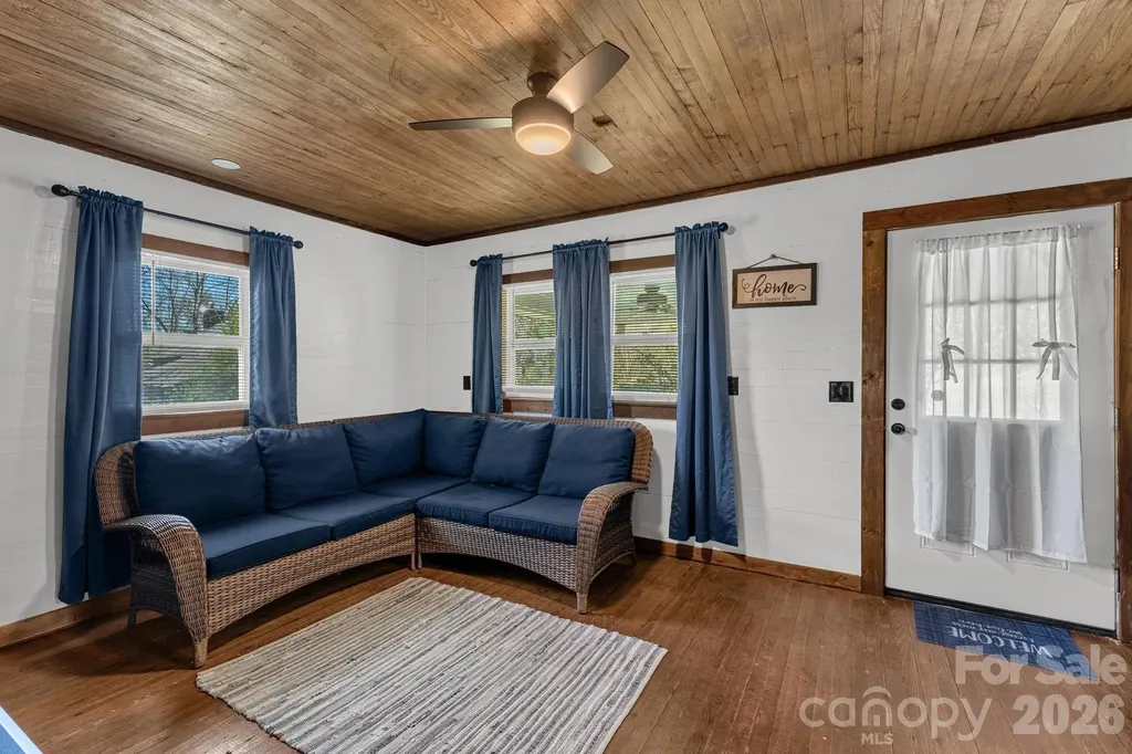 98 Poplar Springs Road Hiddenite NC 28636
