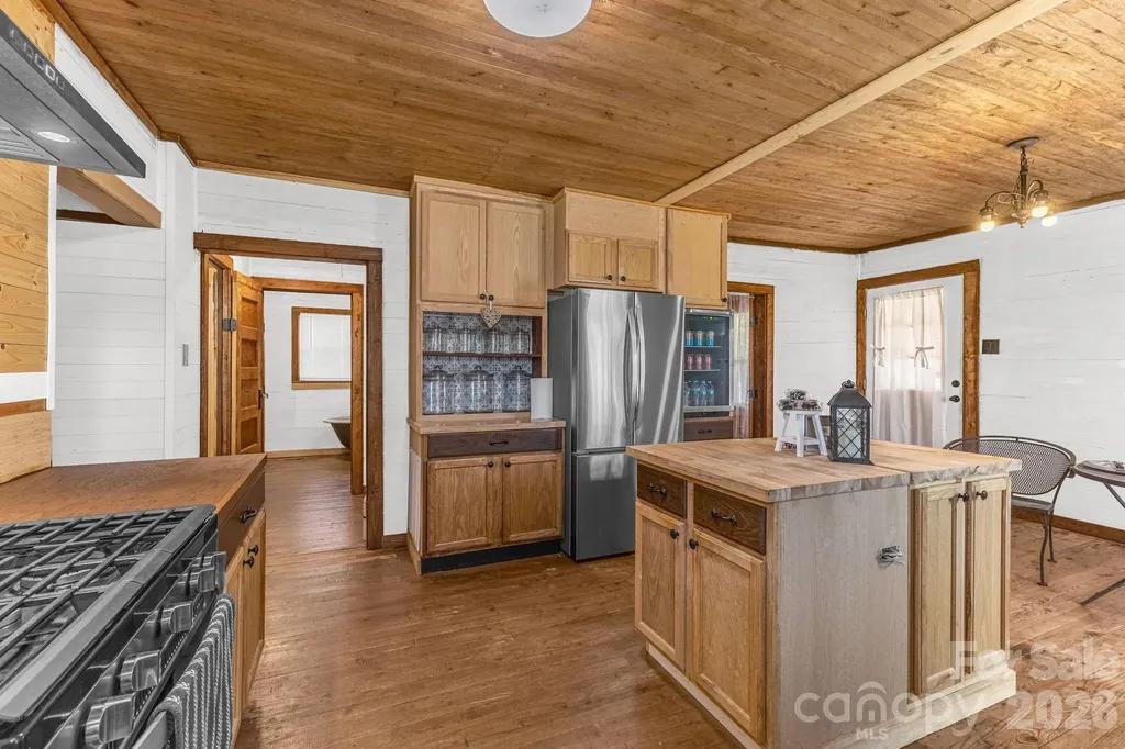 98 Poplar Springs Road Hiddenite NC 28636