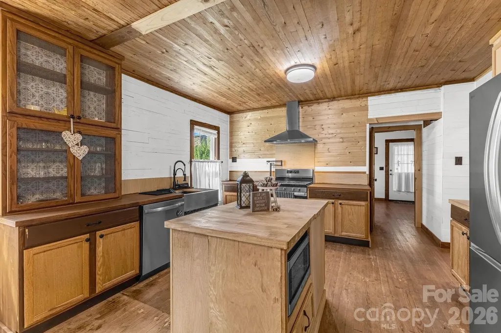 98 Poplar Springs Road Hiddenite NC 28636