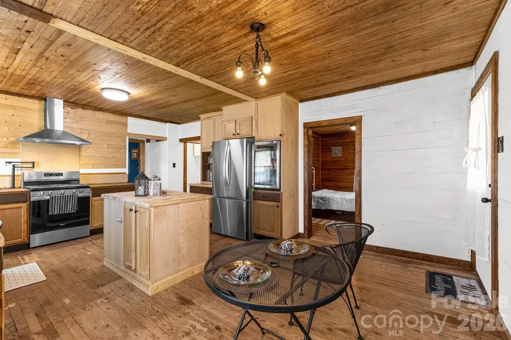 98 Poplar Springs Road Hiddenite NC 28636