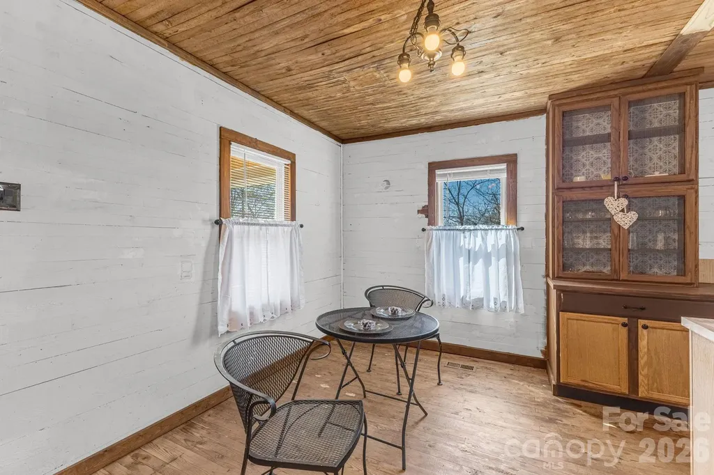 98 Poplar Springs Road Hiddenite NC 28636