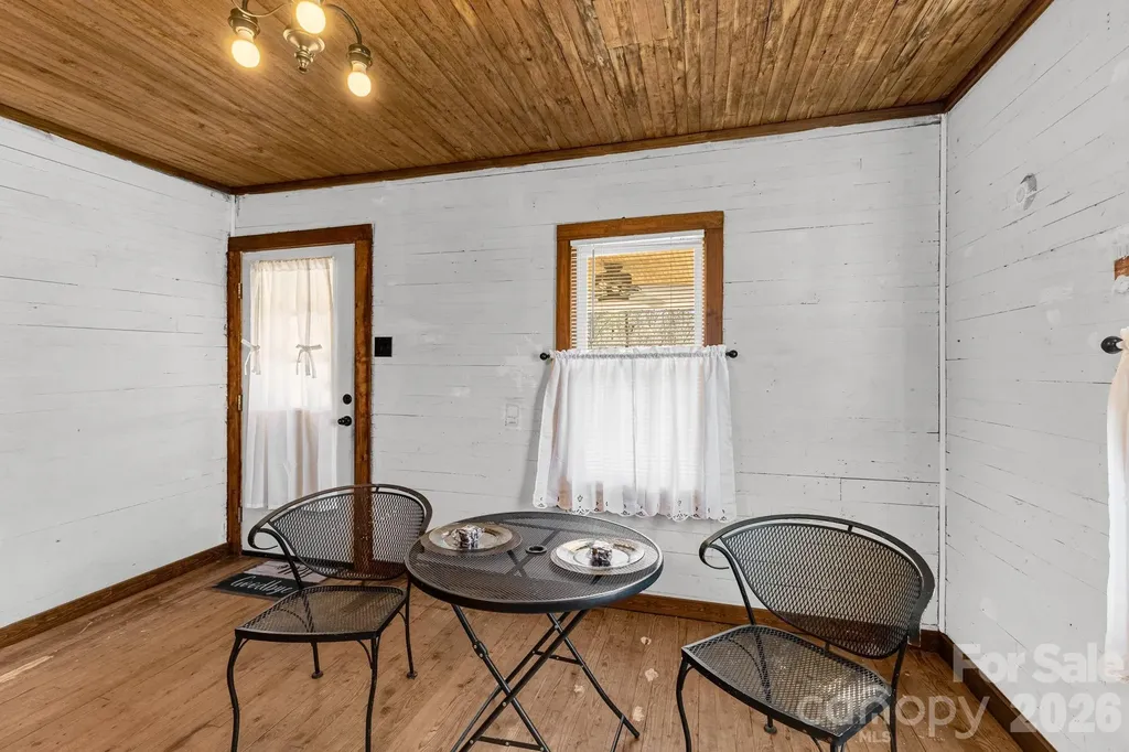 98 Poplar Springs Road Hiddenite NC 28636