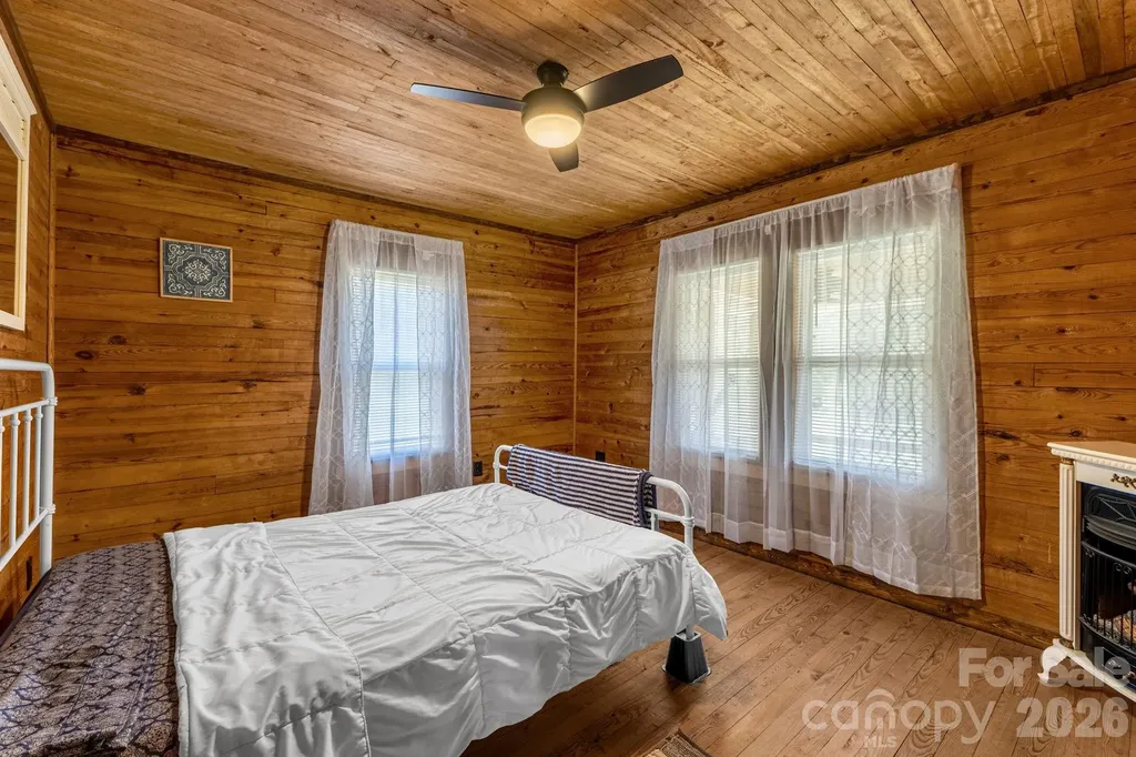 98 Poplar Springs Road Hiddenite NC 28636