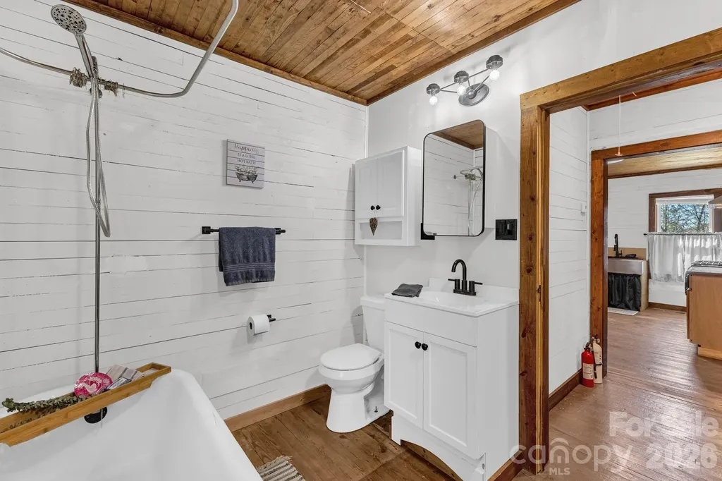 98 Poplar Springs Road Hiddenite NC 28636
