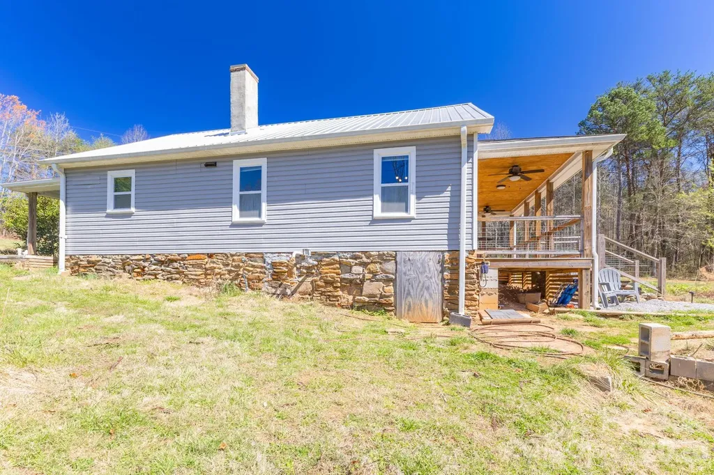 98 Poplar Springs Road Hiddenite NC 28636