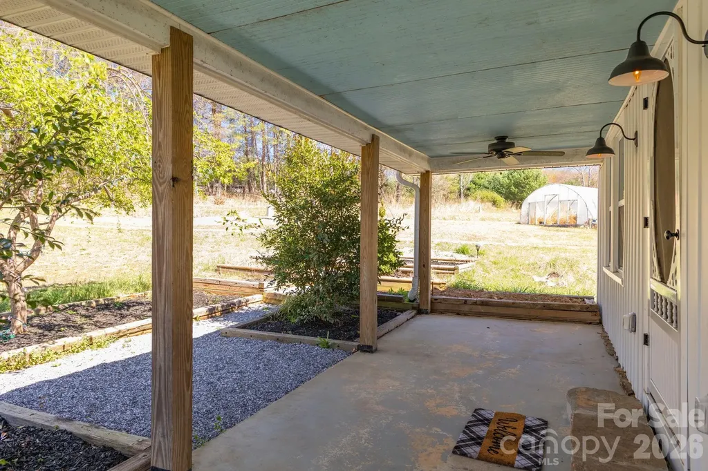 98 Poplar Springs Road Hiddenite NC 28636