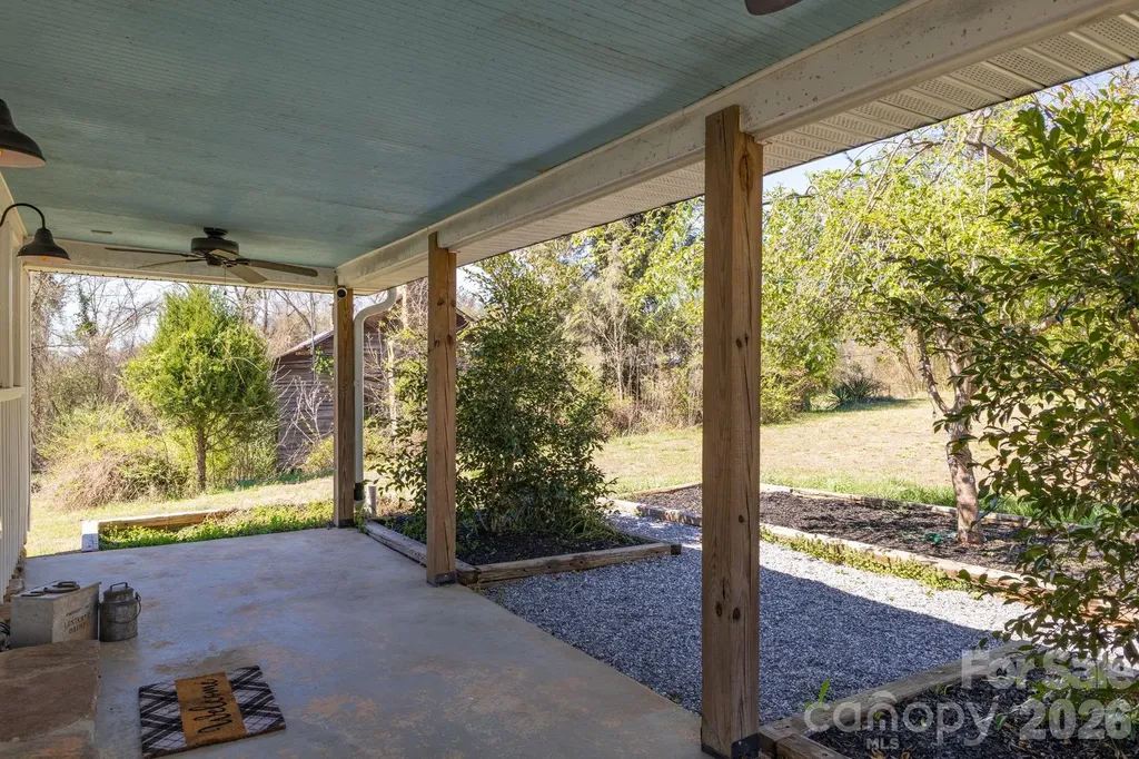 98 Poplar Springs Road Hiddenite NC 28636