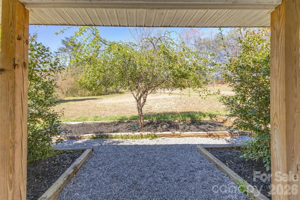 98 Poplar Springs Road Hiddenite NC 28636