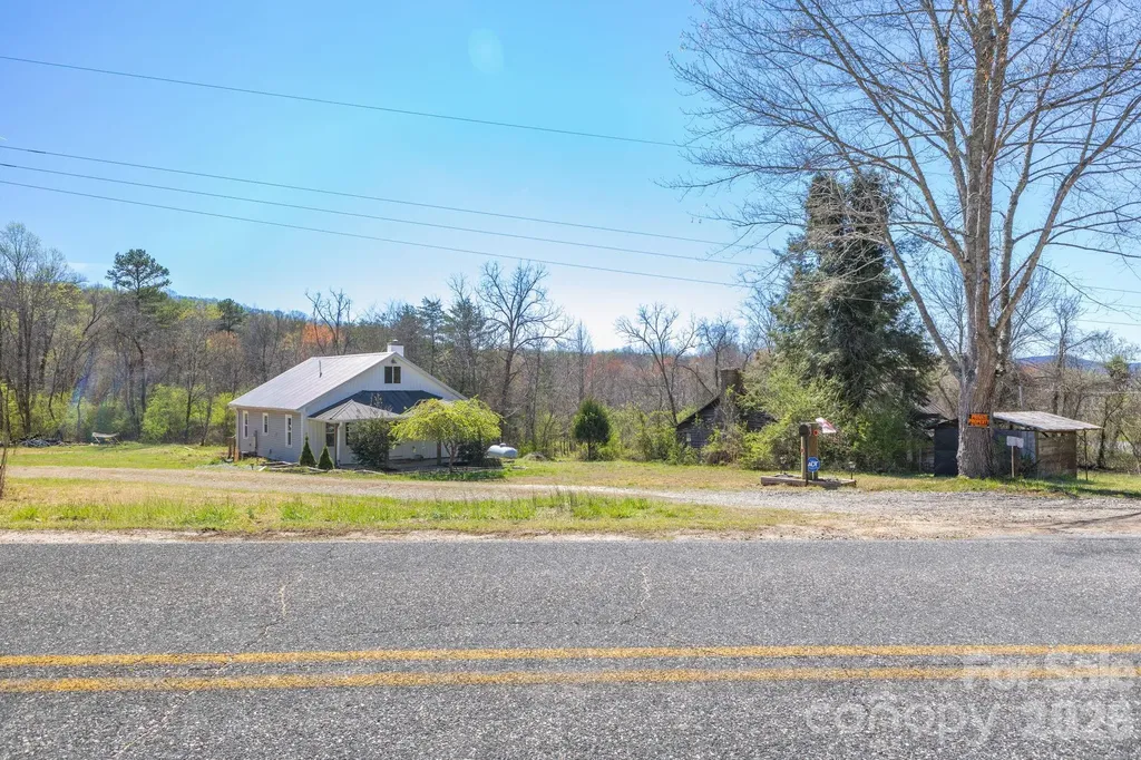 98 Poplar Springs Road Hiddenite NC 28636