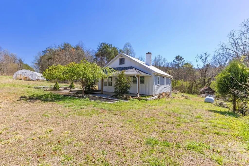 98 Poplar Springs Road Hiddenite NC 28636