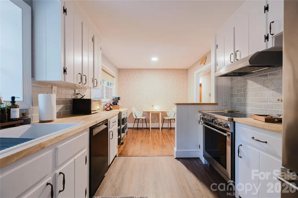 4920 Raymond Place Charlotte NC 28205