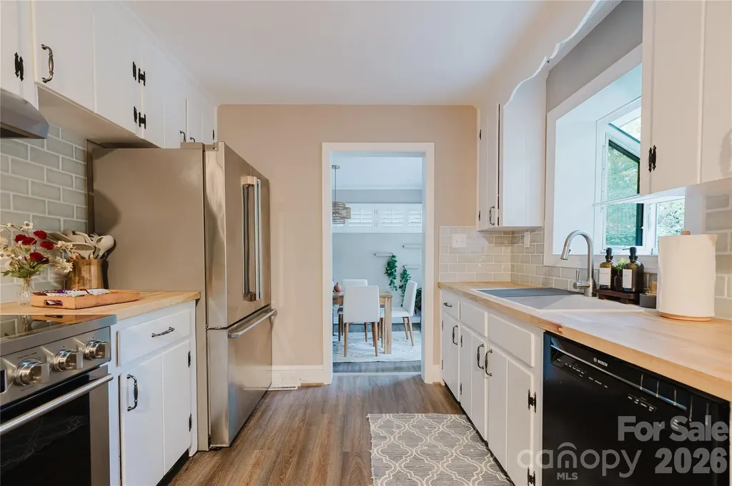 4920 Raymond Place Charlotte NC 28205