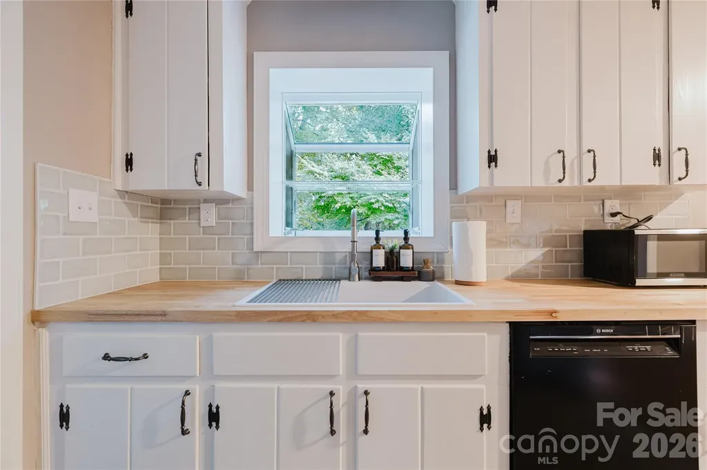 4920 Raymond Place Charlotte NC 28205