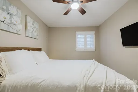 4920 Raymond Place Charlotte NC 28205